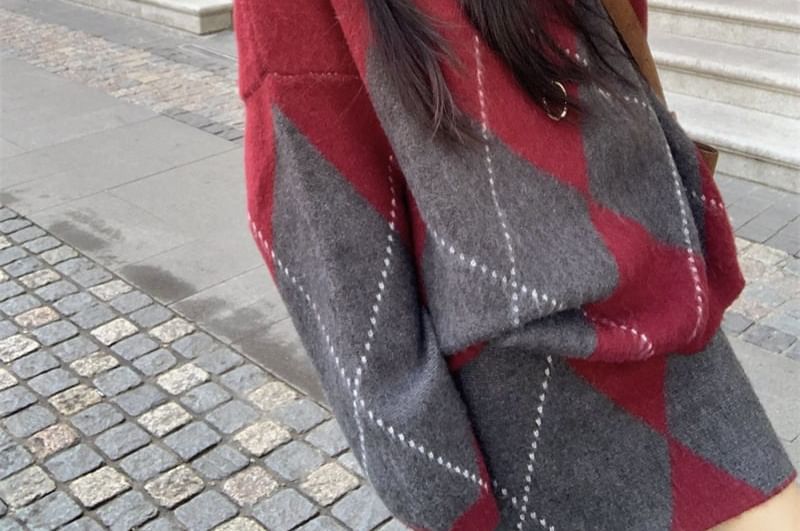 V-Neck Argyle Sweater / Plaid Mini Skirt