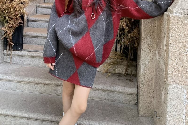 V-Neck Argyle Sweater / Plaid Mini Skirt