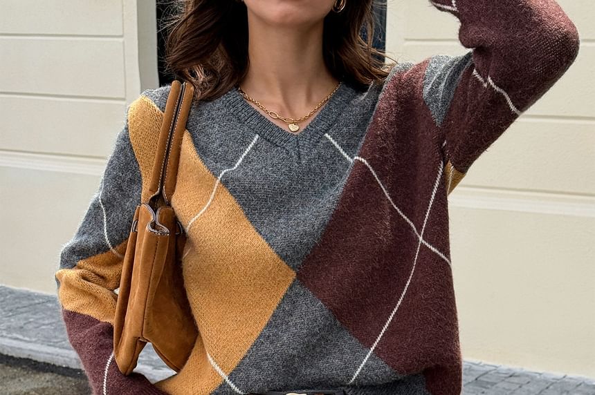 Relaxed Argyle-Print V-Neck Long-Sleeve Pullover