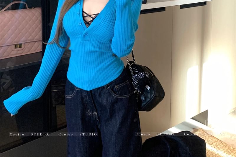 Extended Sleeve V-Cut Lace Knit Top
