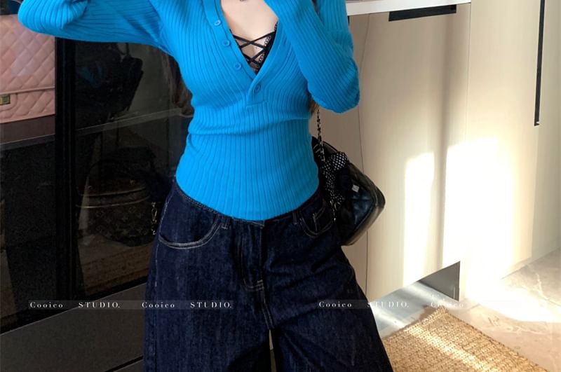 Extended Sleeve V-Cut Lace Knit Top