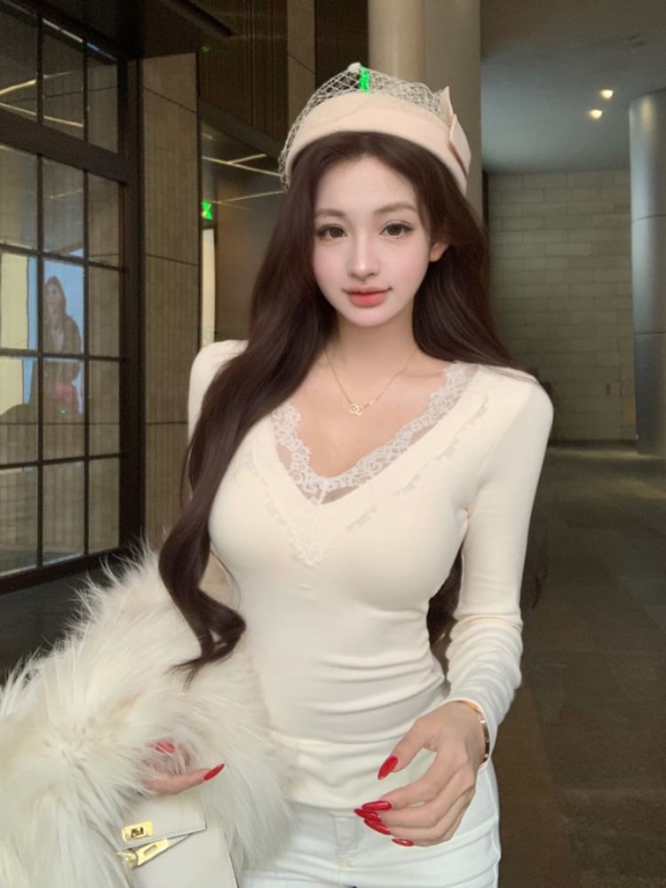 V-Neck Lace Trim Long-Sleeve Tee