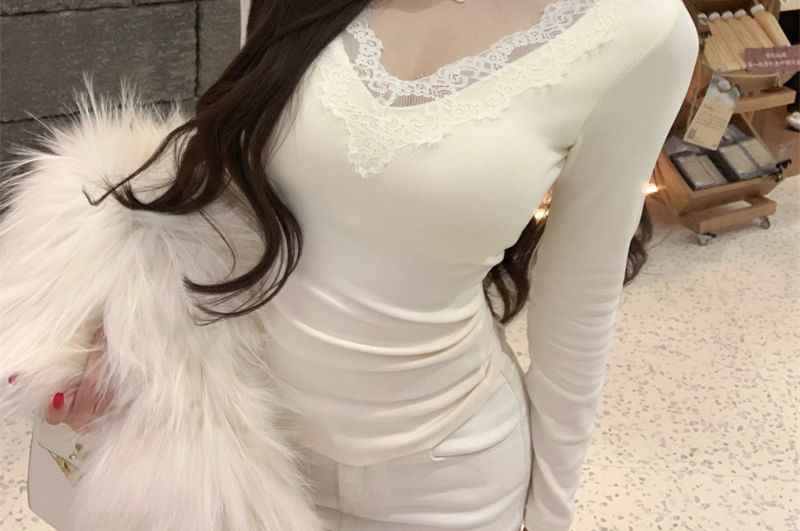 V-Neck Lace Trim Long-Sleeve Tee