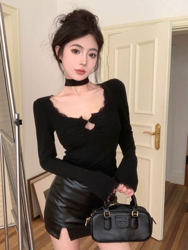 V-Neck Lace Trim Long-Sleeve Tee