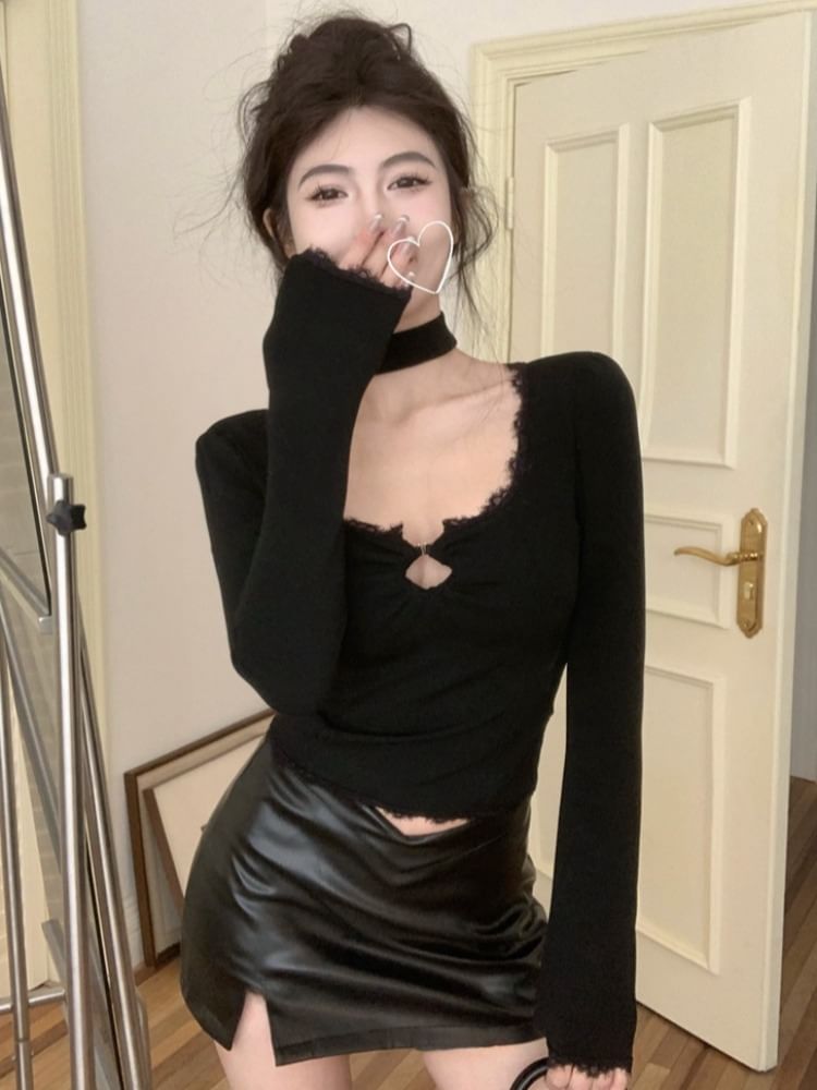V-Neck Lace Trim Long-Sleeve Tee