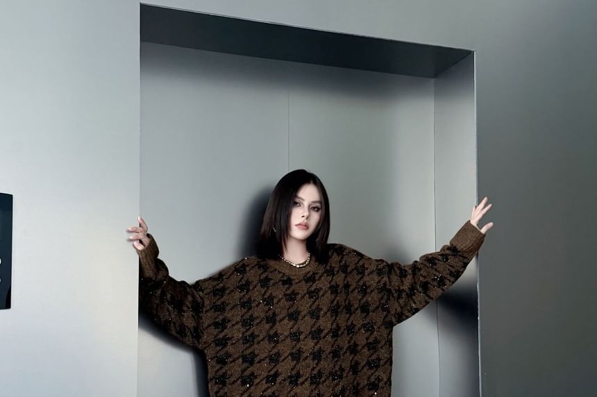 Crew Neck Houndstooth Oversized Sweater / High Rise Knit Mini Pencil Skirt