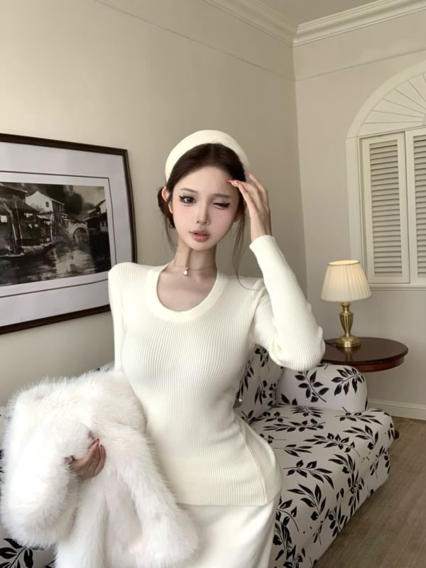 Faux Fur Vest / Long-Sleeve Knit Top / High Rise Side-Slit Maxi Pencil Skirt