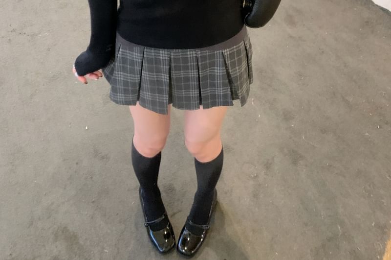 Two-Tone Collared Cardigan & Plaid Pleated Skirt Set