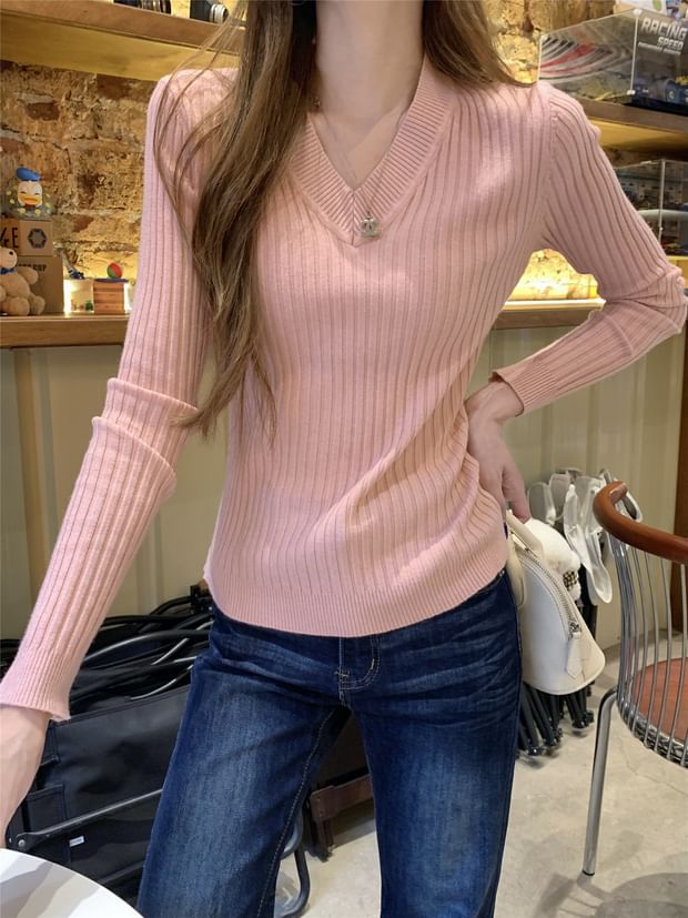 Ribbed V-Neck Long Sleeve Knit Top