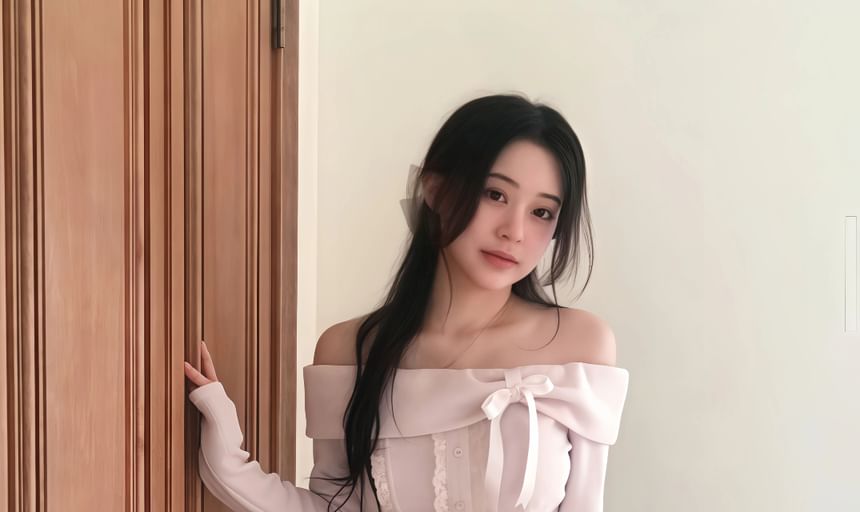Set: Off-Shoulder Bow Ruffle Lace-Up Top + High Waist Mini Skirt