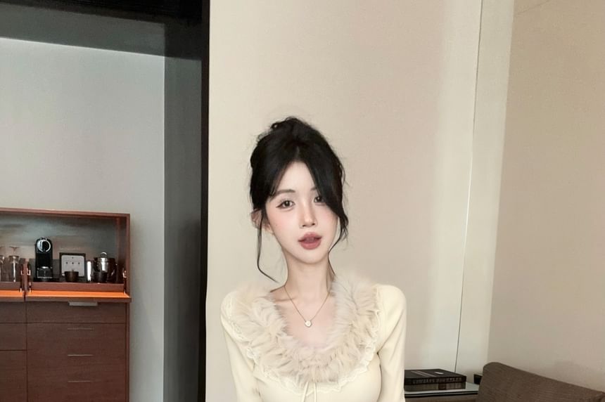 Ribbed Knit V-Neck Crop Top