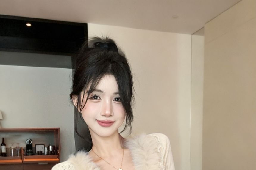 Ribbed Knit V-Neck Crop Top