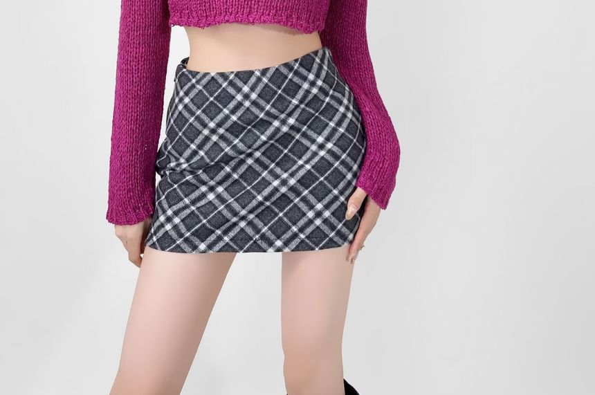 Perforated Crew Neck Crop Knit Top
