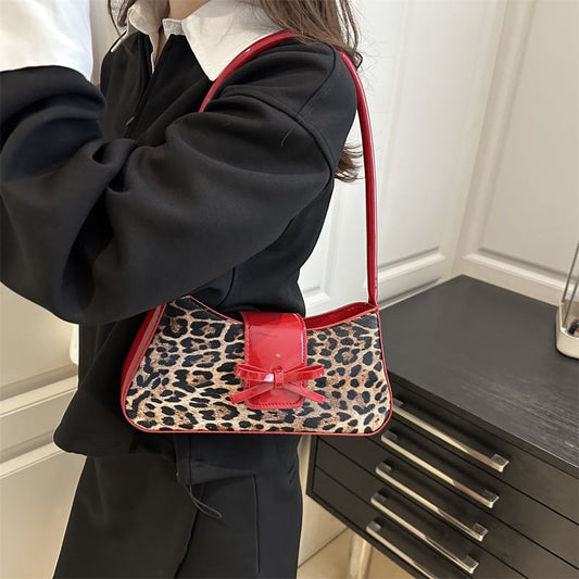Leopard Patterned Bow Panel Shoulder Bag