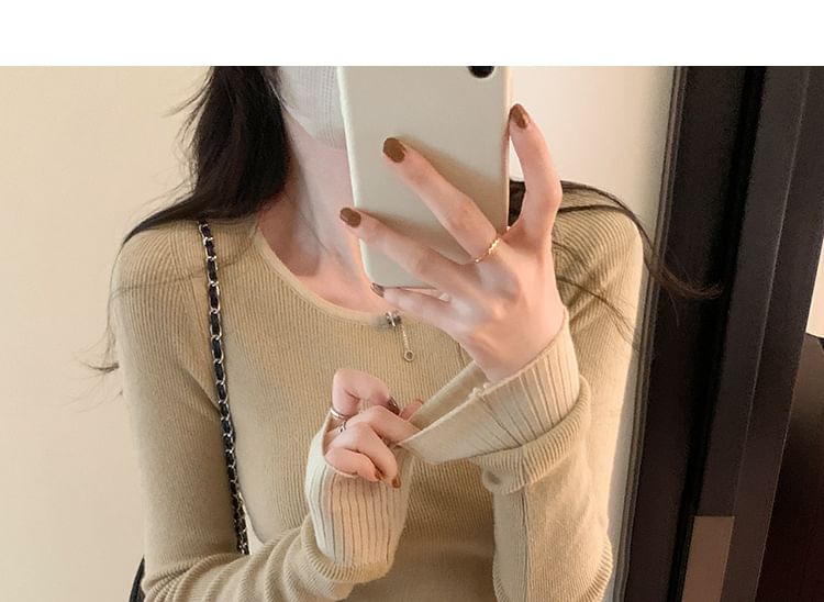 Contrast Trim Crew Neck Knit Top