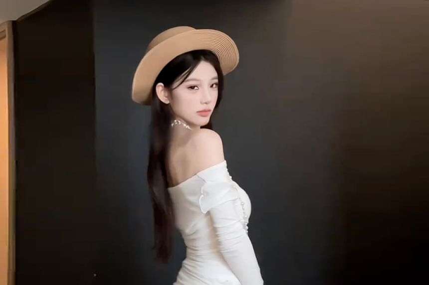 Set: Off Shoulder Lace Panel Top + Maxi A-Line Skirt