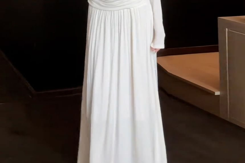 Set: Off Shoulder Lace Panel Top + Maxi A-Line Skirt
