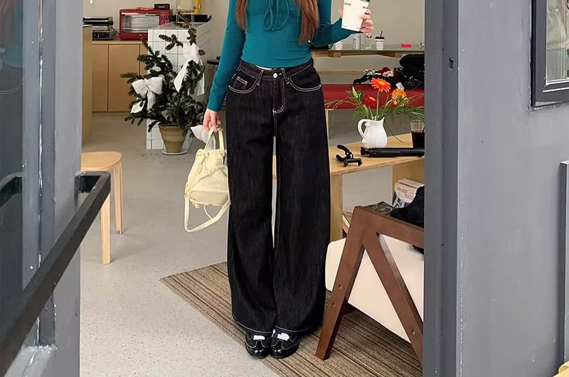 Lace-Up Slim Fit V-Neck Long Sleeve Tee