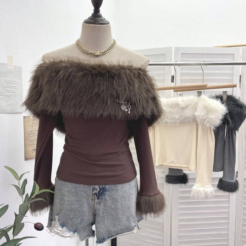 Fluffy Panel Safety Pin Crop Tee