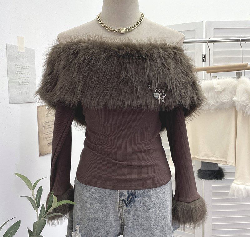 Fluffy Panel Safety Pin Crop Tee