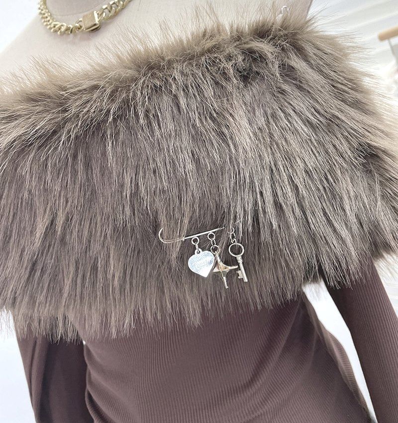 Fluffy Panel Safety Pin Crop Tee