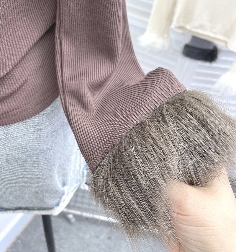 Fluffy Panel Safety Pin Crop Tee