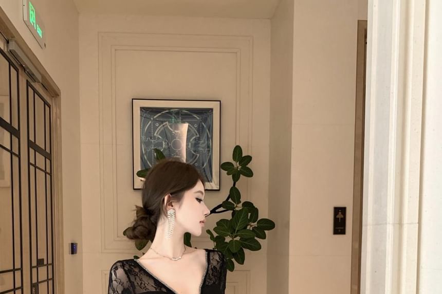 Long-Sleeve V-Neck Lace Panel Ruched Slit Maxi Sheath Dress
