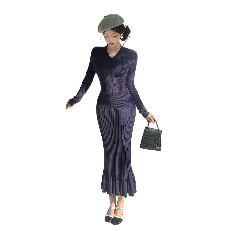 Long-Sleeve V-Neck Plain Maxi Mermaid Knit Dress