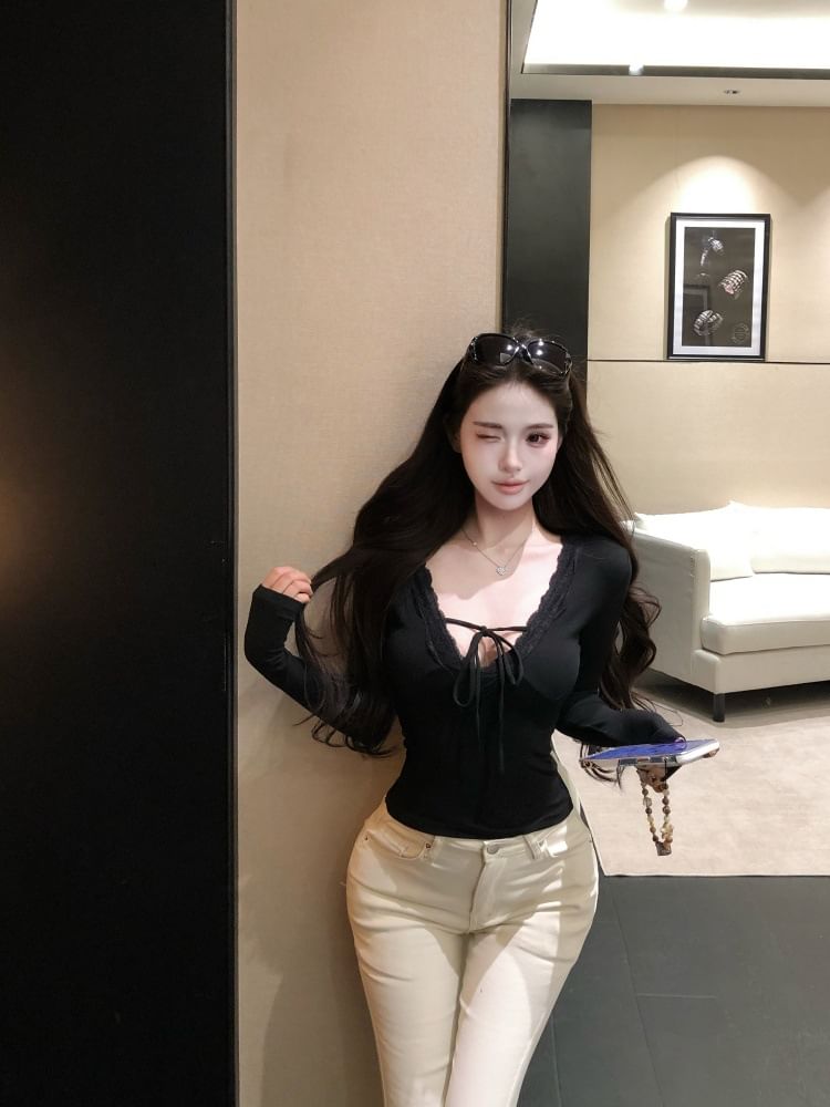 V-Neck Lace Trim Tie Front Cropped Tee