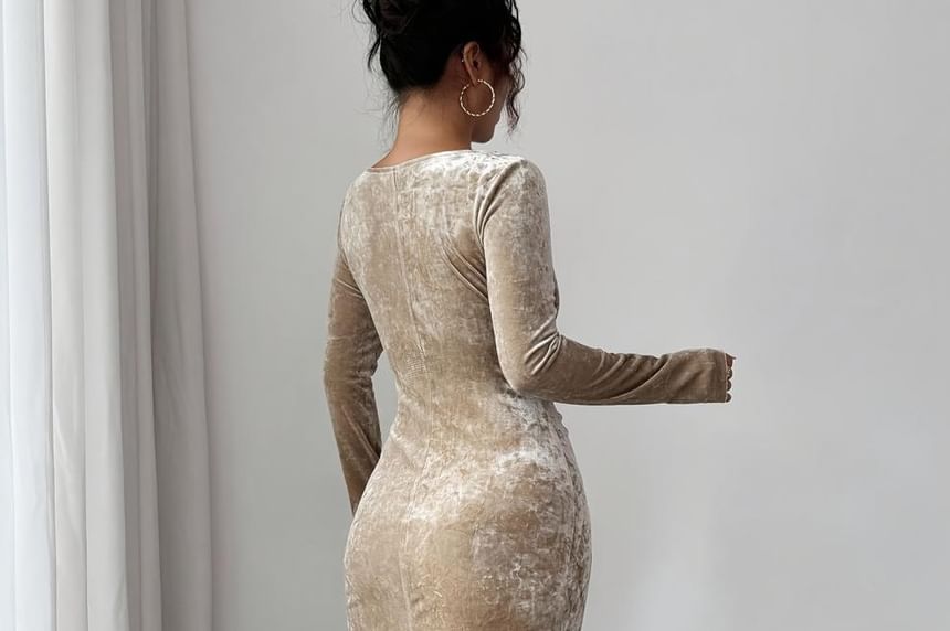 Long-Sleeve Crew Neck Faux Pearl Accent Ruched Velvet Maxi Mermaid Dress