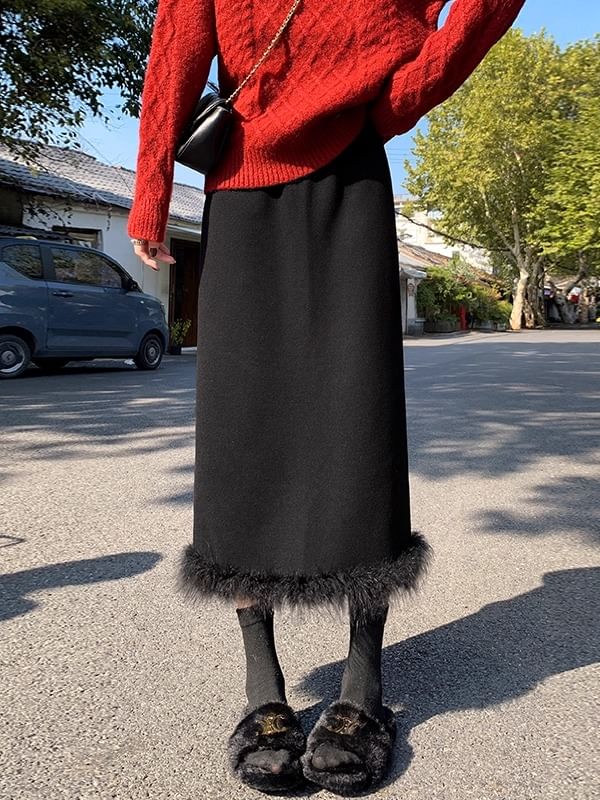 Fluffy Trim Fleece-Lined Midi Pencil Skirt
