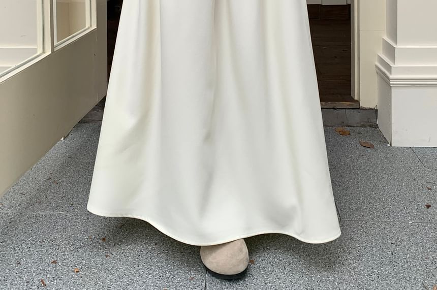 High-Rise Pleated Maxi A-Line Skirt in Solid Color