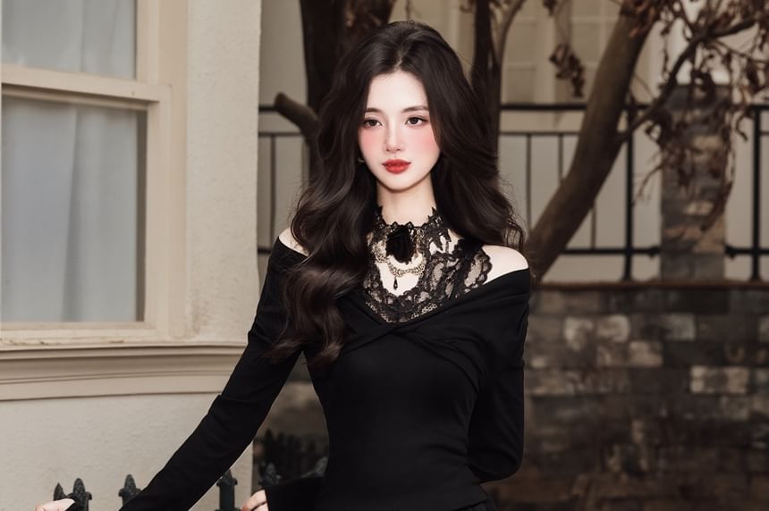 Cold Shoulder Lace T-Shirt with Layered Midi Skirt Set
