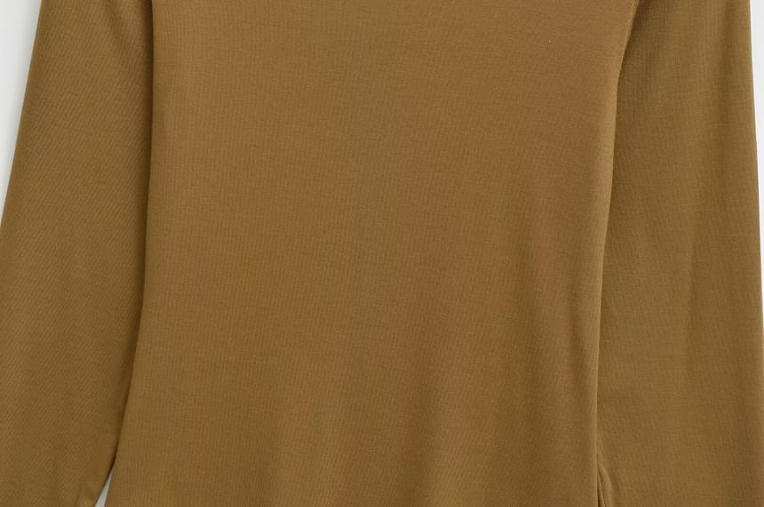 Scoop Neck Long-Sleeve Basic Tee