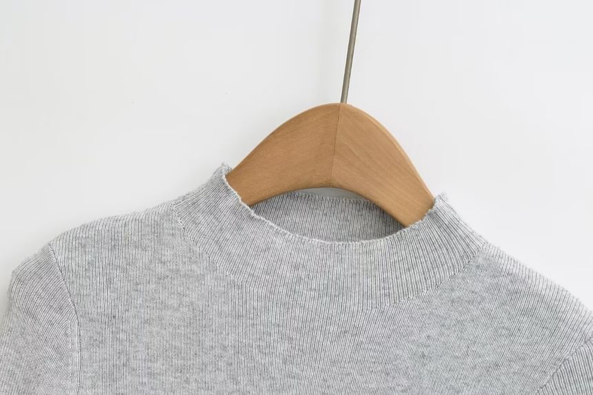 Mock Neck Cropped Knit Long-Sleeve Top