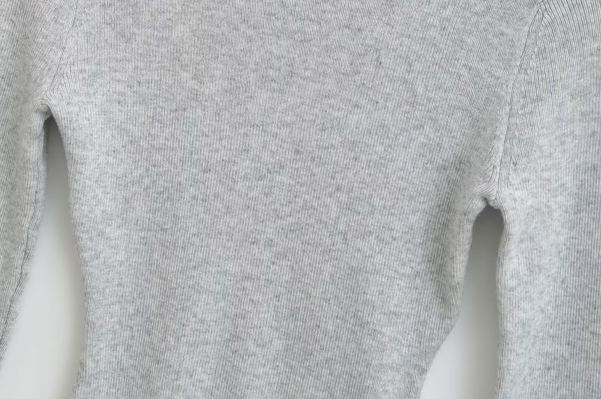 Mock Neck Cropped Knit Long-Sleeve Top