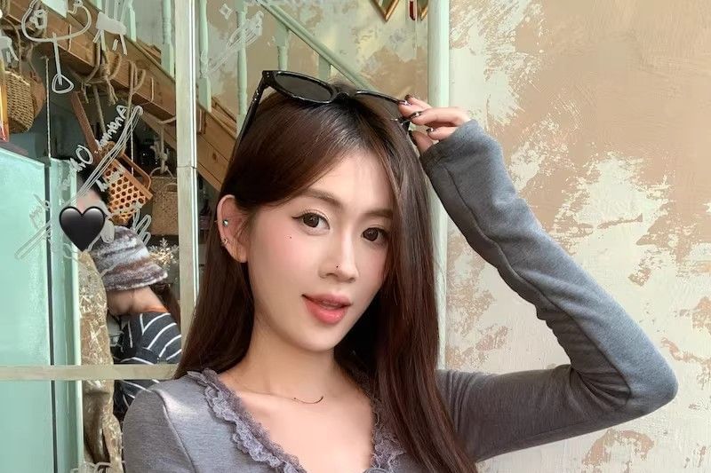 Lace-Trim Tie-Front V-Neck Slim-Fit Long-Sleeve Top