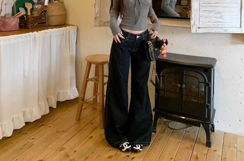 Lace-Trim Tie-Front V-Neck Slim-Fit Long-Sleeve Top