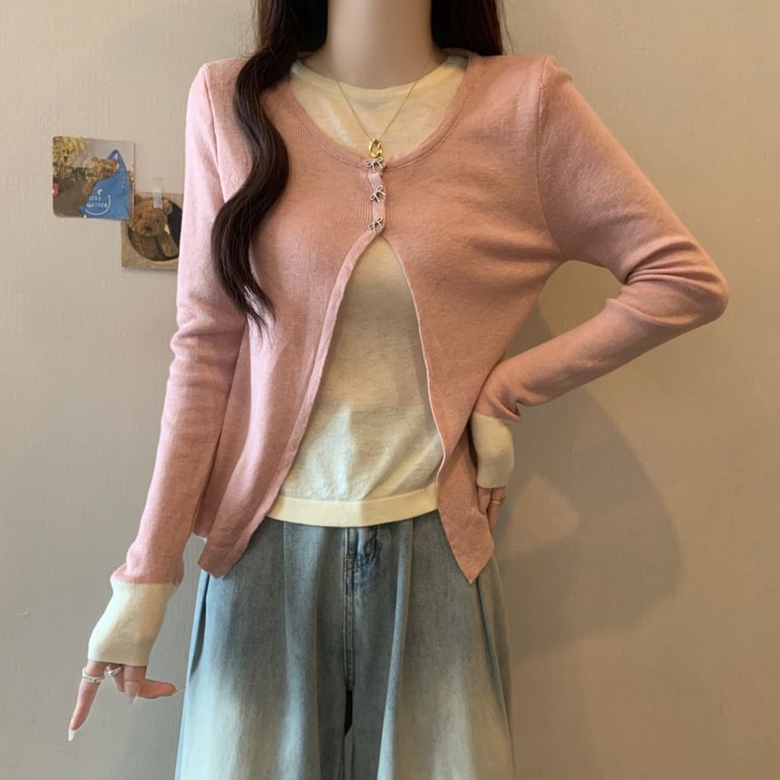 Two-Tone Knit Top with Crew Neck and Side Slits