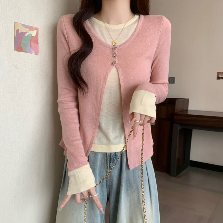 Two-Tone Knit Top with Crew Neck and Side Slits