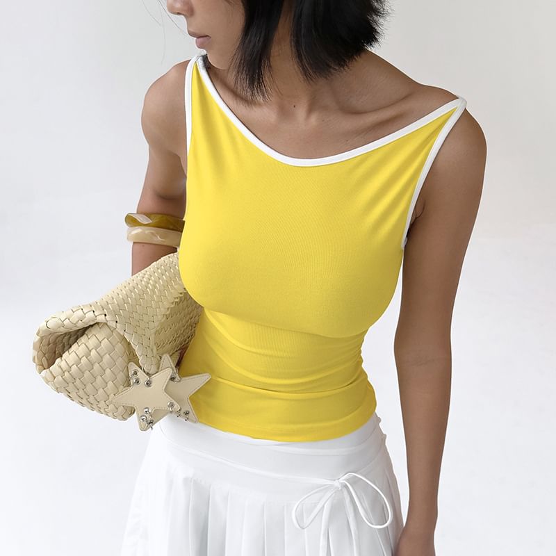 Contrast Trim Scoop Neck Tank Top in Slim Fit