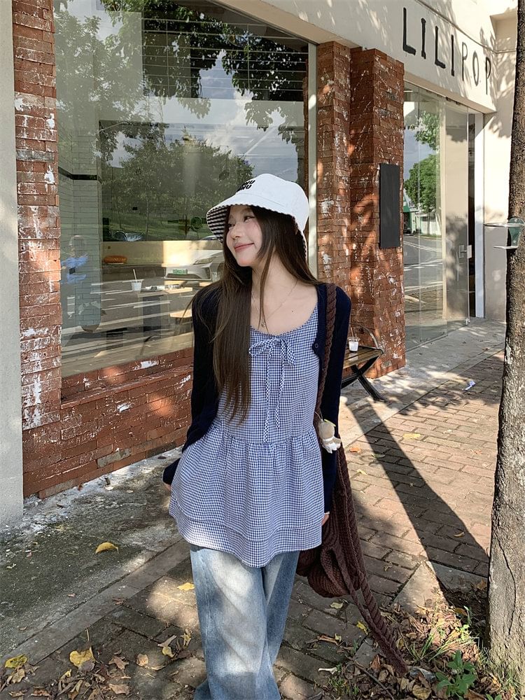 Sleeveless Crew Neck Plaid Blouse / Crew Neck Plain Cardigan