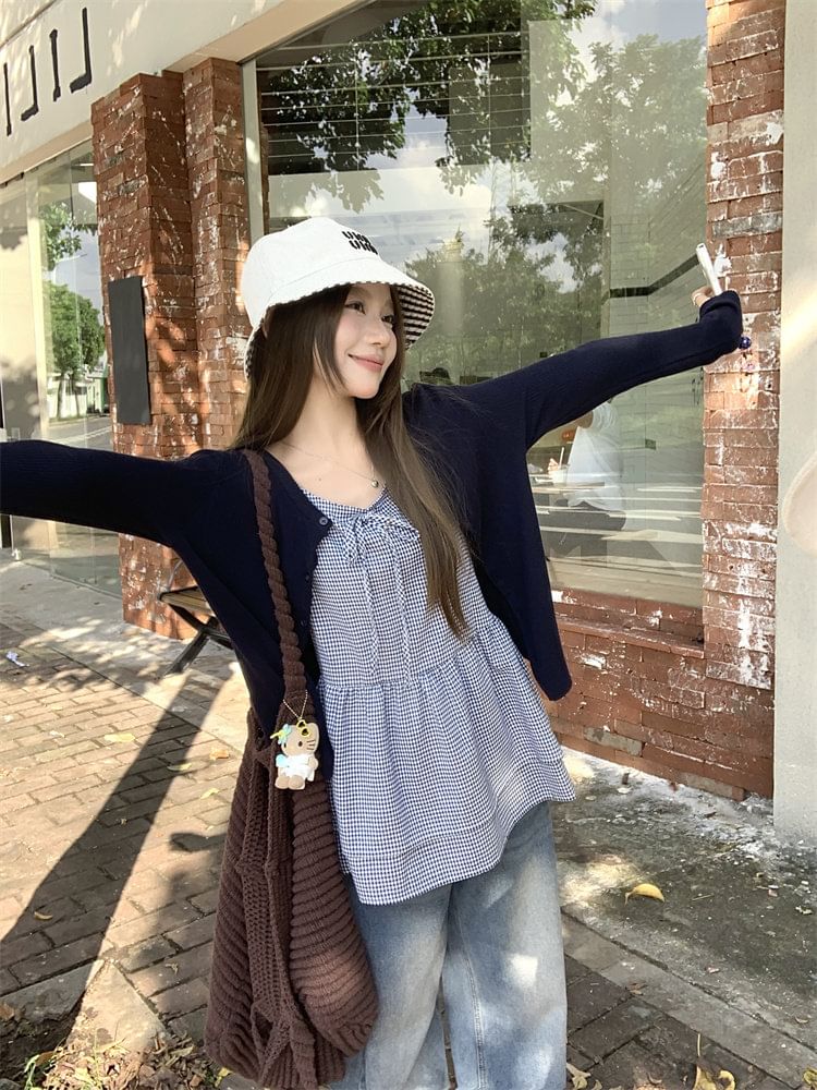 Sleeveless Crew Neck Plaid Blouse / Crew Neck Plain Cardigan