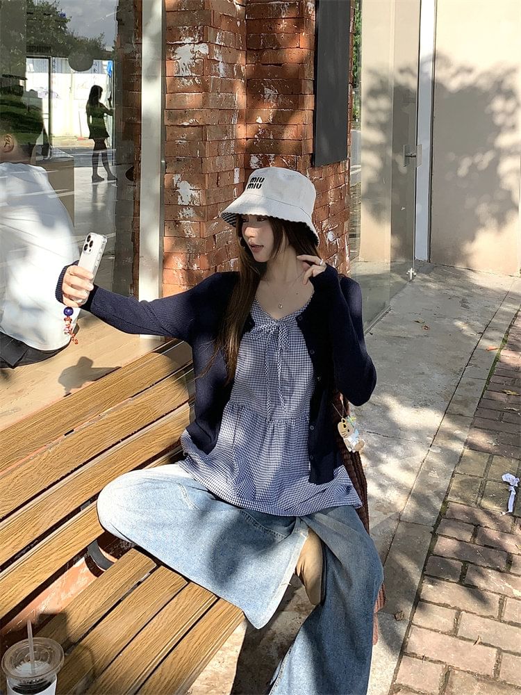 Sleeveless Crew Neck Plaid Blouse / Crew Neck Plain Cardigan