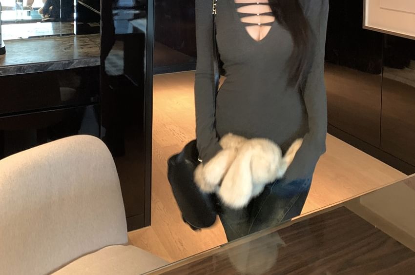 V-Neck Cutout Solid Long Sleeve Tee