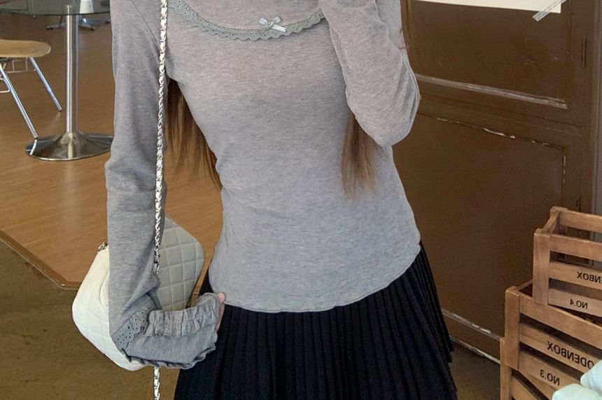 Lace Trim Mock Neck Long Sleeve Tee