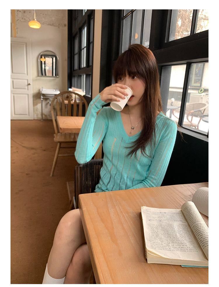Distressed Knit V-Neck Long Sleeve Top