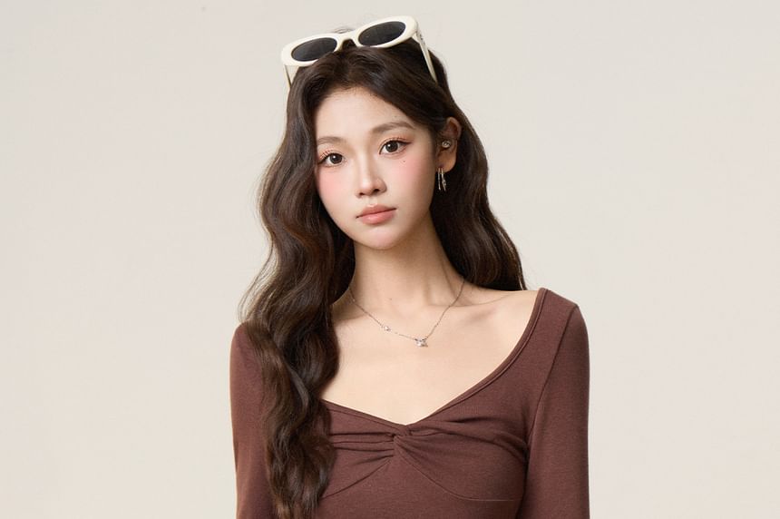 Extended Sleeve V-Neck Twisted Solid Blouse