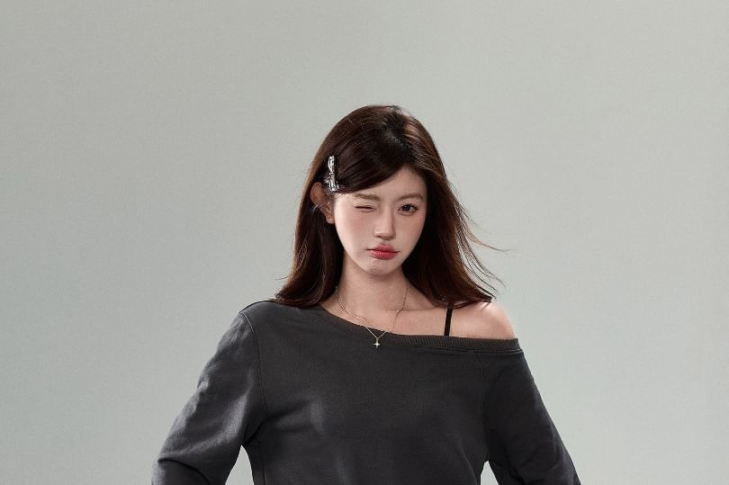 Off Shoulder Solid Sweatshirt