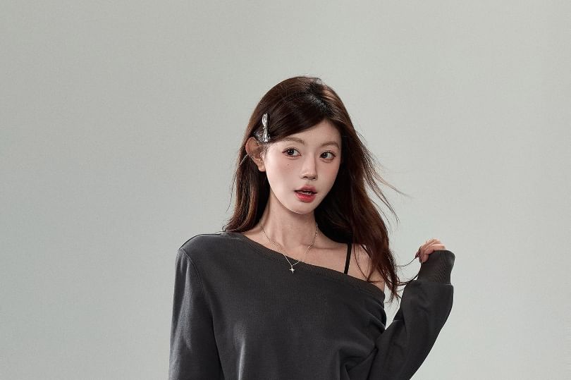 Off Shoulder Solid Sweatshirt